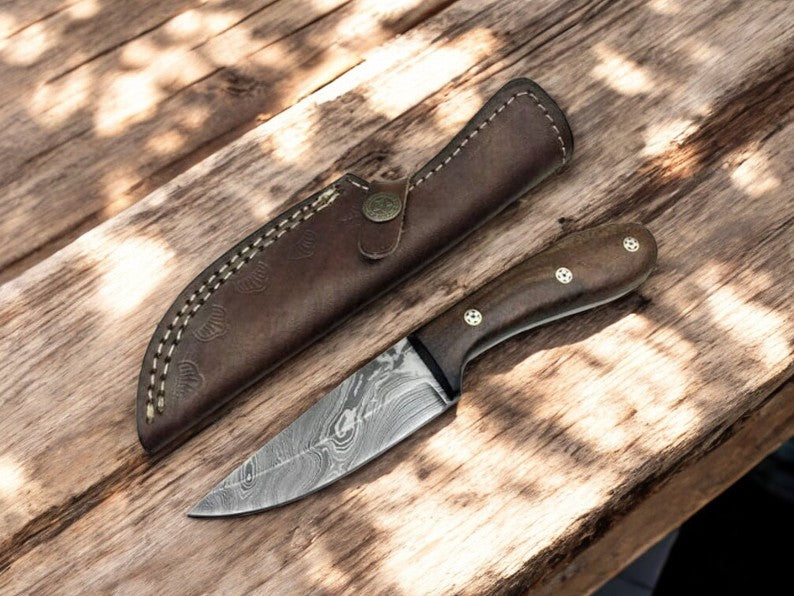 Handmade Damascus Hunting Knife with Wood Handle – 8"