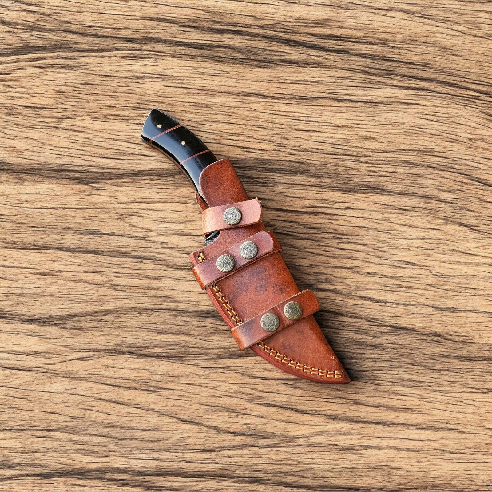 Custom Handmade Damascus Hunting Knife – Epoxy Resin Handle