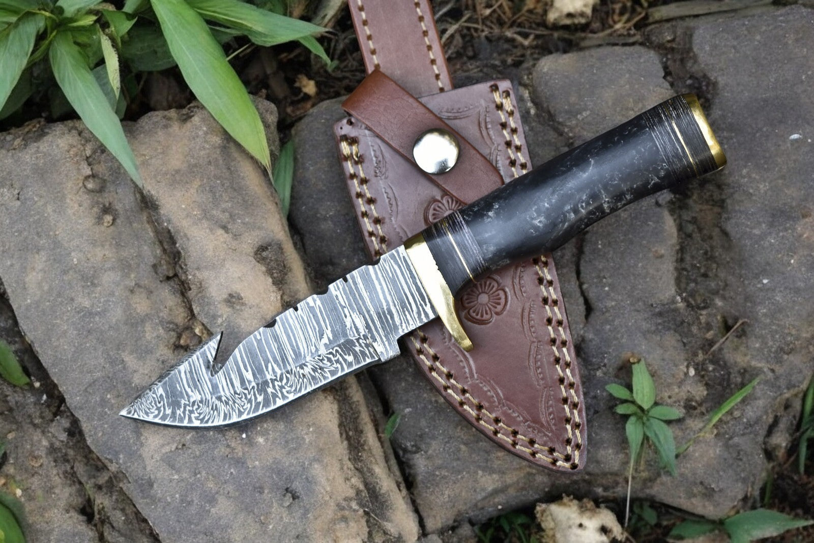 Custom Handmade Damascus Hunting Knife – 8" with Sheath