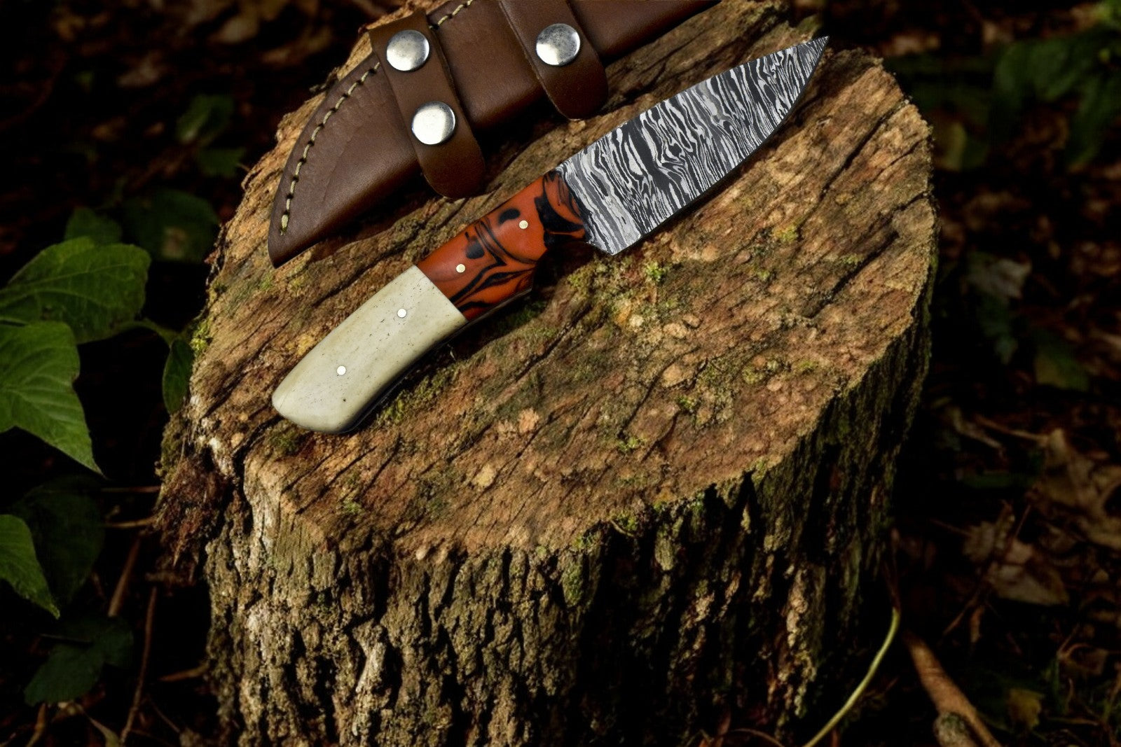 Handmade Damascus Steel Skinning Knife – 7.5" with Resin & Bone Handle