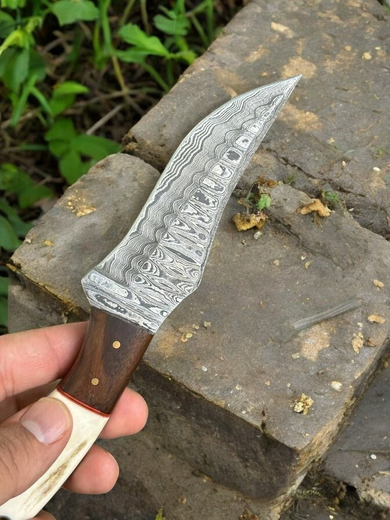 Custom Handmade Hunting Knife – Damascus Steel Blade