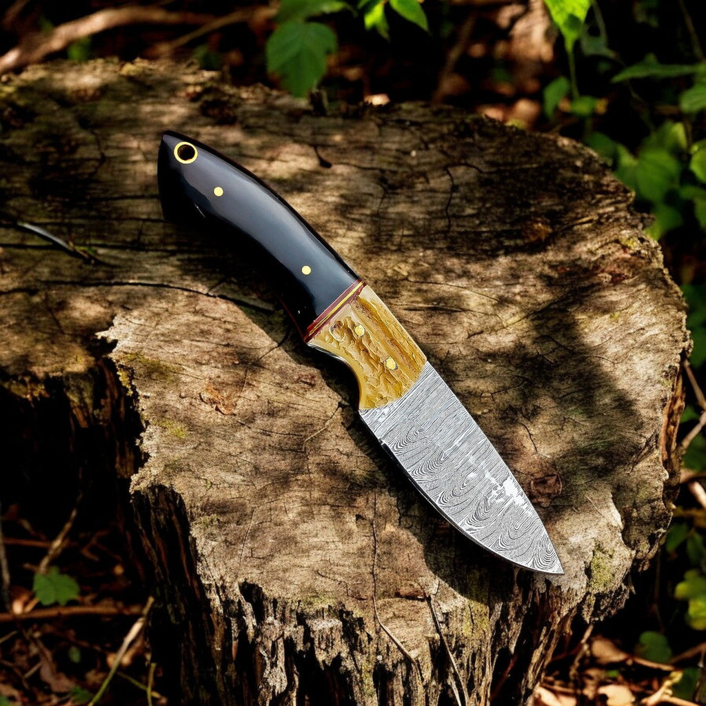 Handmade Damascus Hunting Knife – Buffalo & Antler Horn