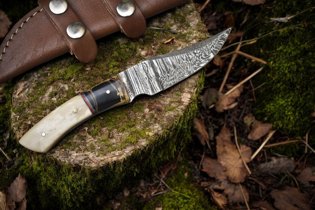 Handmade Damascus Skinning Knife – Epoxy Resin & Bone