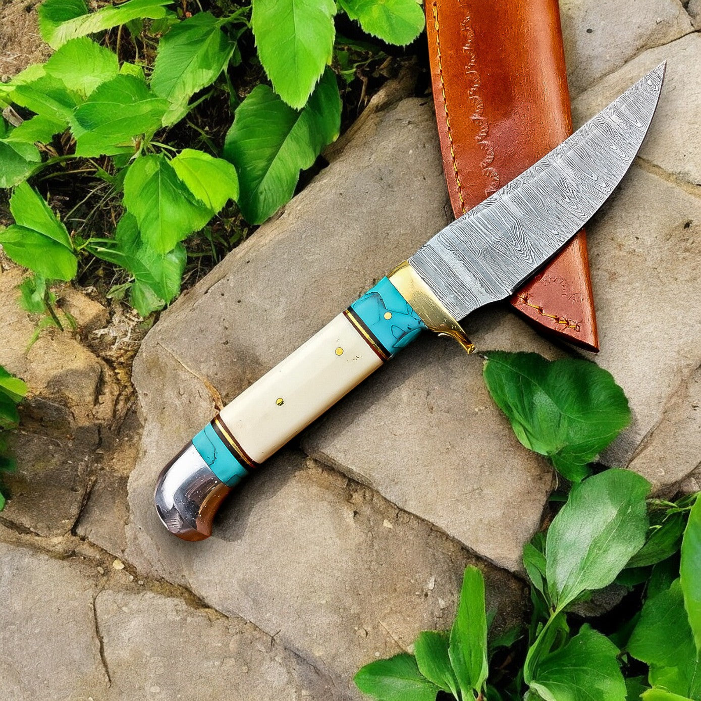 Handmade Damascus Hunting Knife – Turquoise & Bone Handle