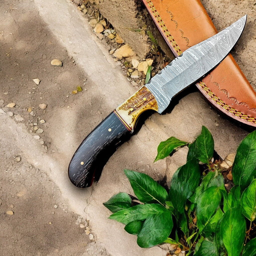 Handmade Damascus Hunting Knife – Wenge & Antler Handle